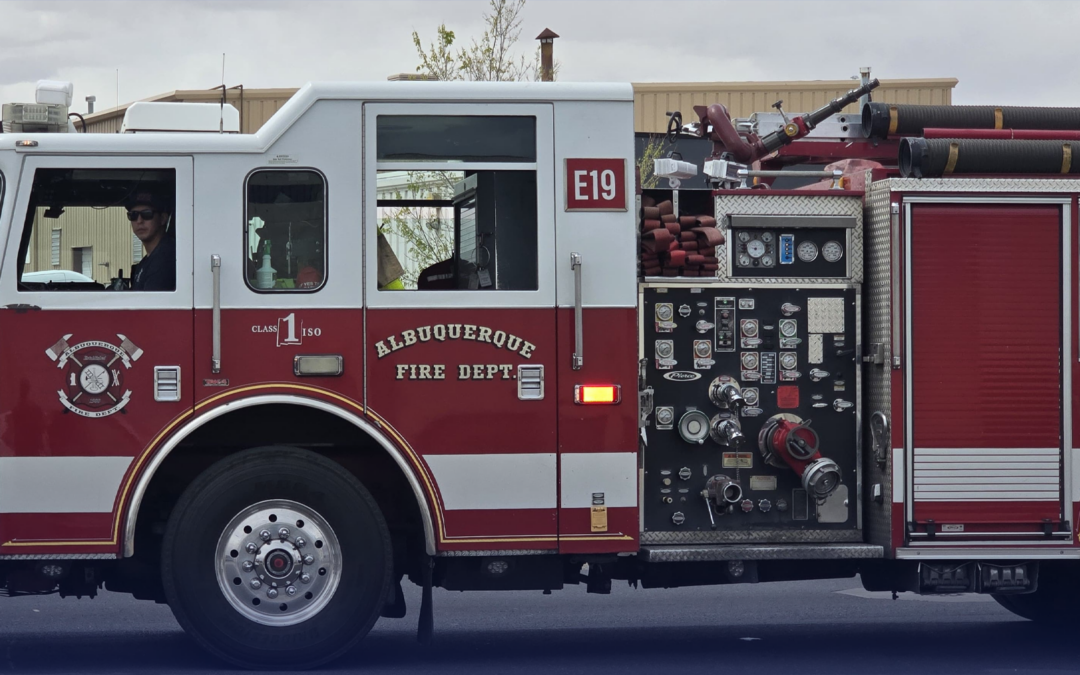 Bomberos en Albuquerque sofocan incendio en una clínica