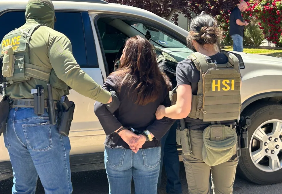 Mensajes de texto, fotos, armas y tatuajes: las claves del caso contra presunto miembro del Tren de Aragua que vivía en casa de exjuez en Las Cruces