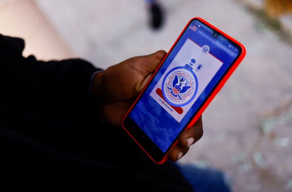 Un migrante hondureño se convierte en el primero en aceptar incentivo de $1,000 para autodeportarse