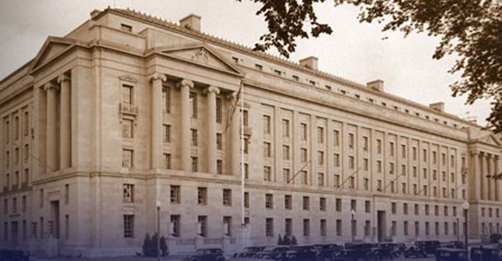 Una mujer sin hogar enfrenta cargos federales por incendiar un almacén comercial en Albuquerque