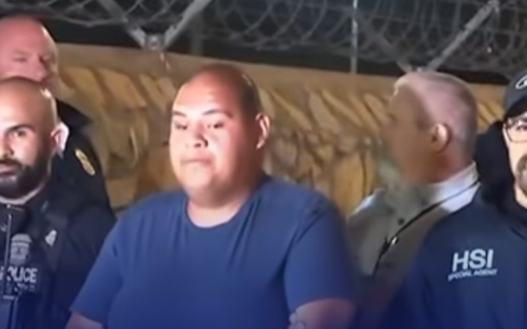 Extraditan a presunto sicario buscado por múltiples homicidios en Albuquerque