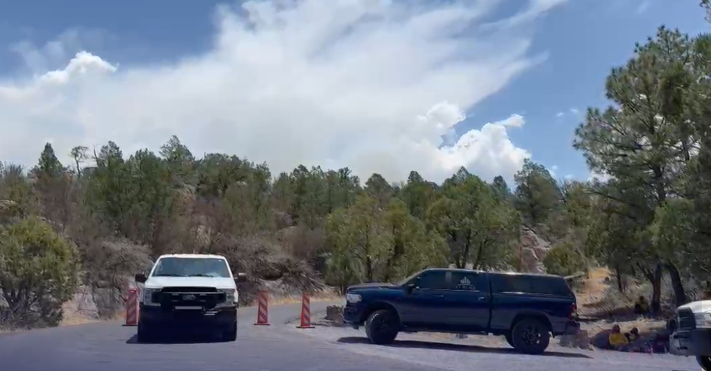 Incendio Trout sigue sin control tras una semana; más de 43 mil acres afectados