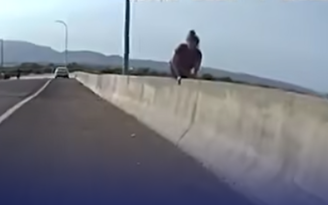 Reconocen a oficial de la Policía Estatal por prevenir una posible tragedia