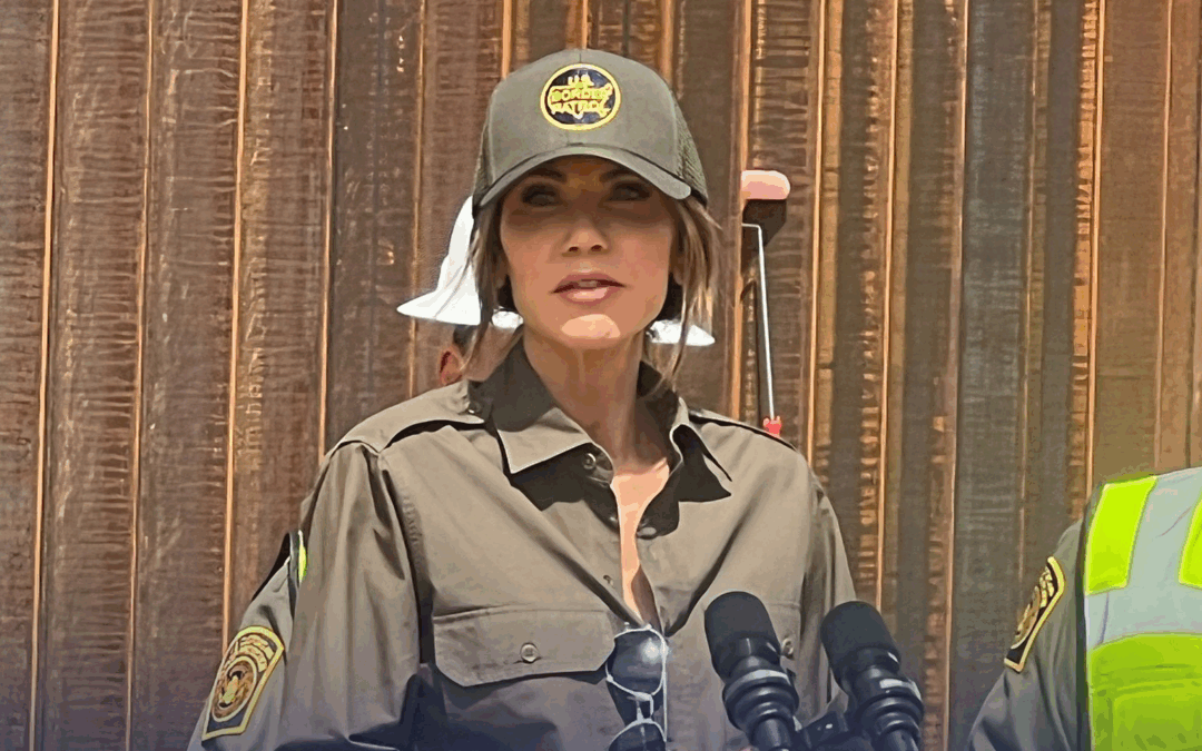 “Vamos a pintar el muro de color negro” dice Kristi Noem en su visita a Santa Teresa