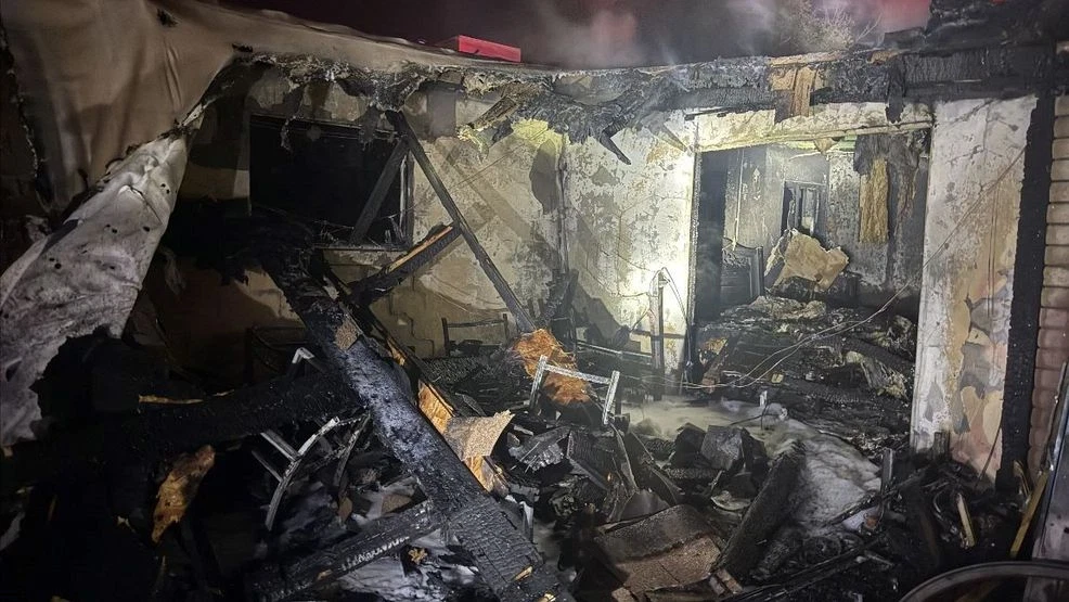 Fuerte incendio en Las Cruces deja siete hospitalizados; una mujer permanece con heridas graves