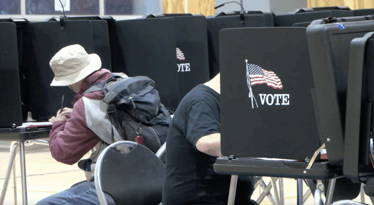Votantes de Albuquerque comparten su sentir en un día decisivo