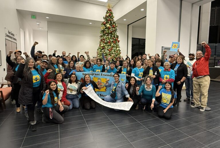 Se aprueba la ordenanza “Safer Community Spaces” para proteger a negocios, trabajadores e inmigrantes