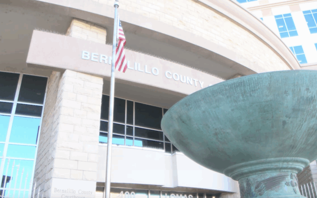 Exinspectora General demanda a la Ciudad de Albuquerque y al alcalde Tim Keller.