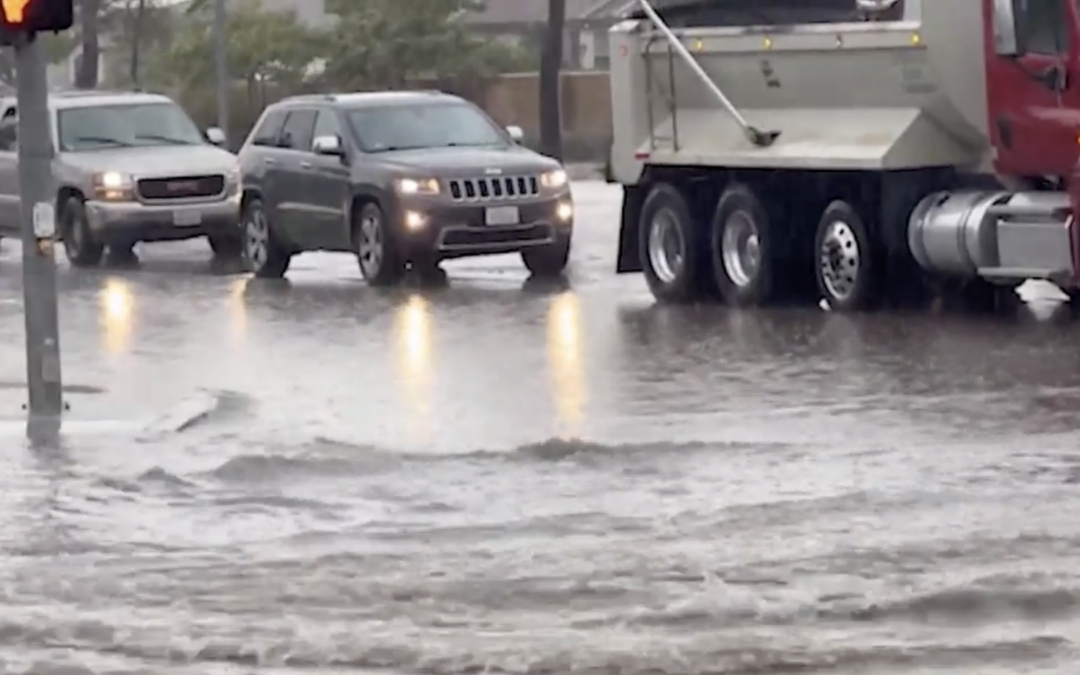 Inundaciones Repentinas Cierran Calles en Palm Springs: Consejos de Seguridad
