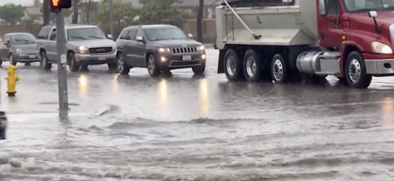 Inundaciones Repentinas Cierran Calles en Palm Springs: Consejos de Seguridad