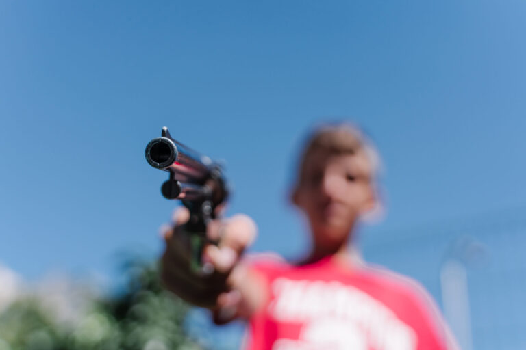 Aumento del 36% en Arrestos de Menores por Violencia Juvenil con Armas en Wichita