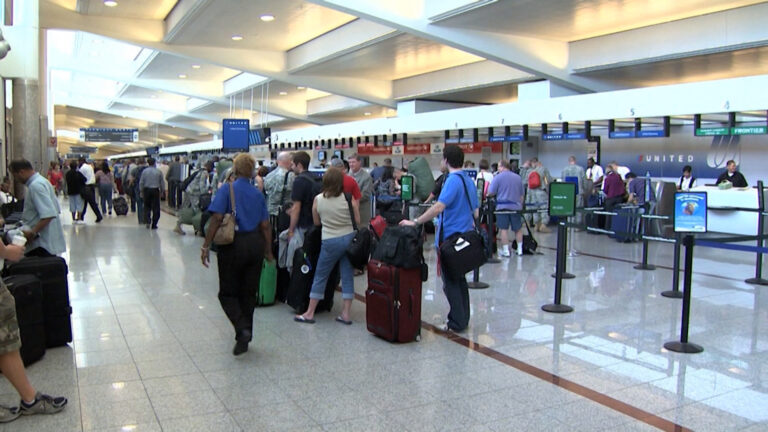 EE.UU. Implementa Datos Biométricos al Entrar y Salir del País: Nuevas Reglas en Aeropuertos