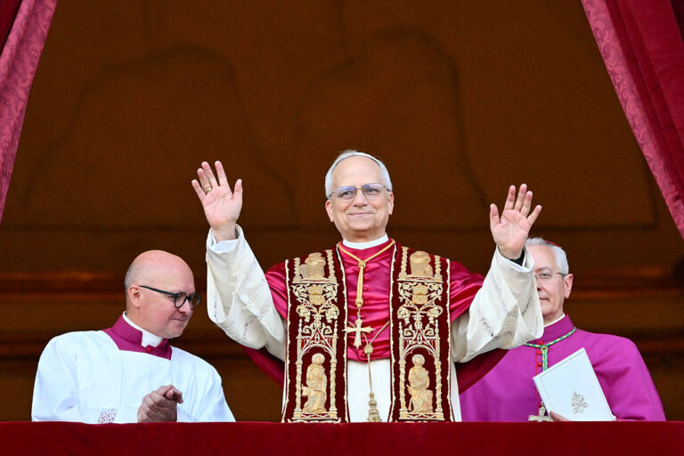 El Papa León XIV llama a combatir la indiferencia frente al sufrimiento del mundo en su mensaje de Navidad