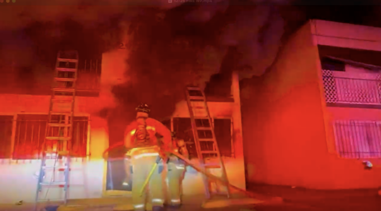 Incendio en el sureste de Albuquerque deja descubierto los riesgos que enfrentan los bomberos