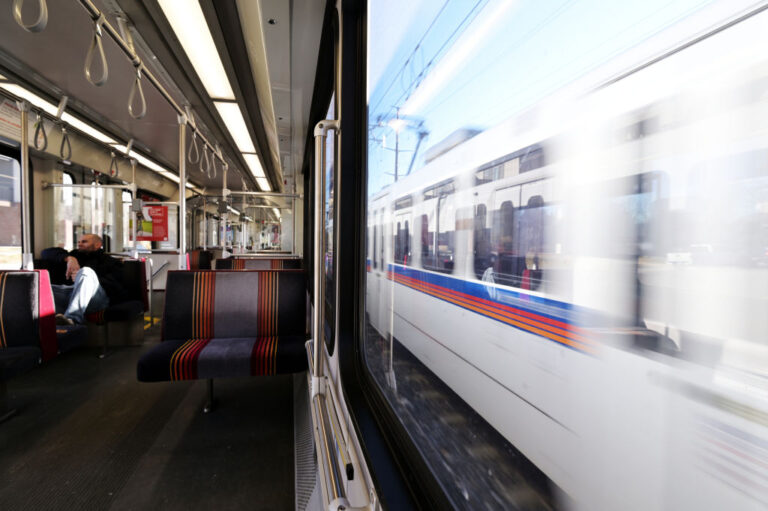 La caída de usuarios en el sistema de transporte RTD de Denver continúa afectando el desarrollo urbano