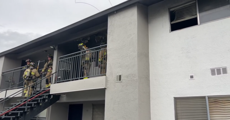 Incendio en apartamentos de Albuquerque causa evacuación y desplaza a cuatro residentes