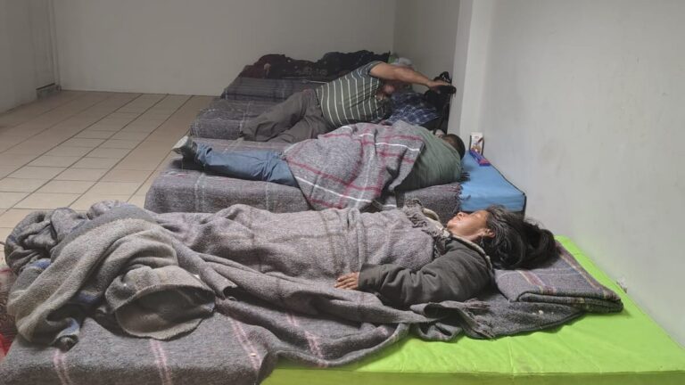Torreón: Albergue brinda refugio del frío a personas en situación de calle