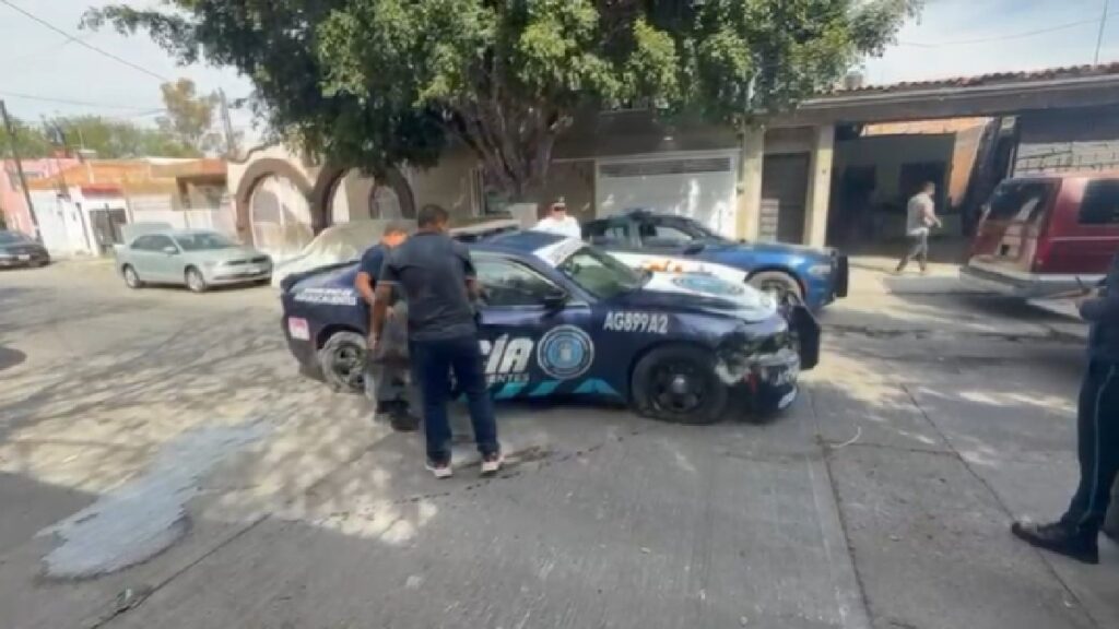 Hombre roba patrulla de Policía Vial de Aguascalientes y provoca choques