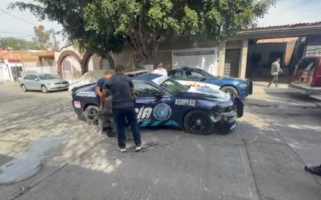 Hombre roba patrulla de Policía Vial de Aguascalientes y provoca choques