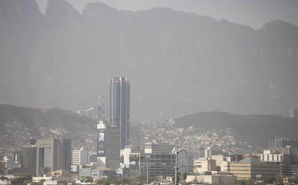 Monterrey Experimenta Mala Calidad del Aire tras Festejos de Año Nuevo con Pirotecnia