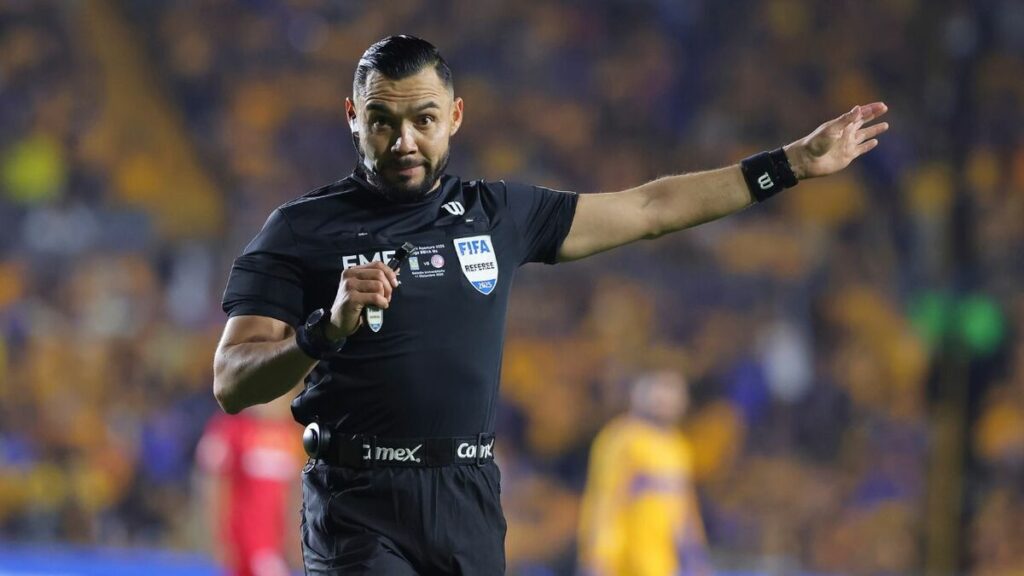 Pollo Ortiz advierte: ‘Los equipos deportivos van a vetar árbitros extranjeros’