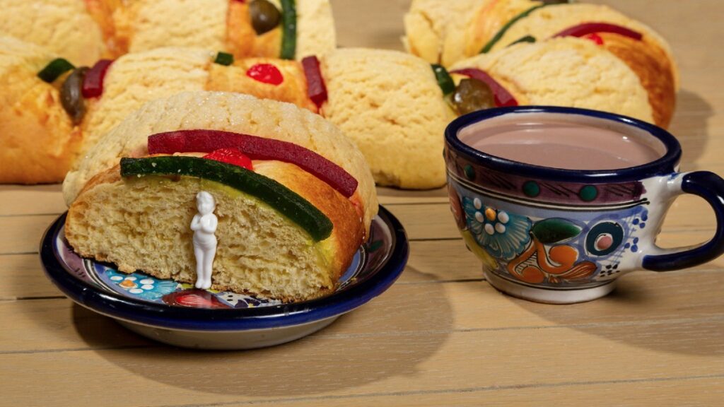 Descubre el Significado del Niño en la Rosca: Tradiciones de Reyes en México