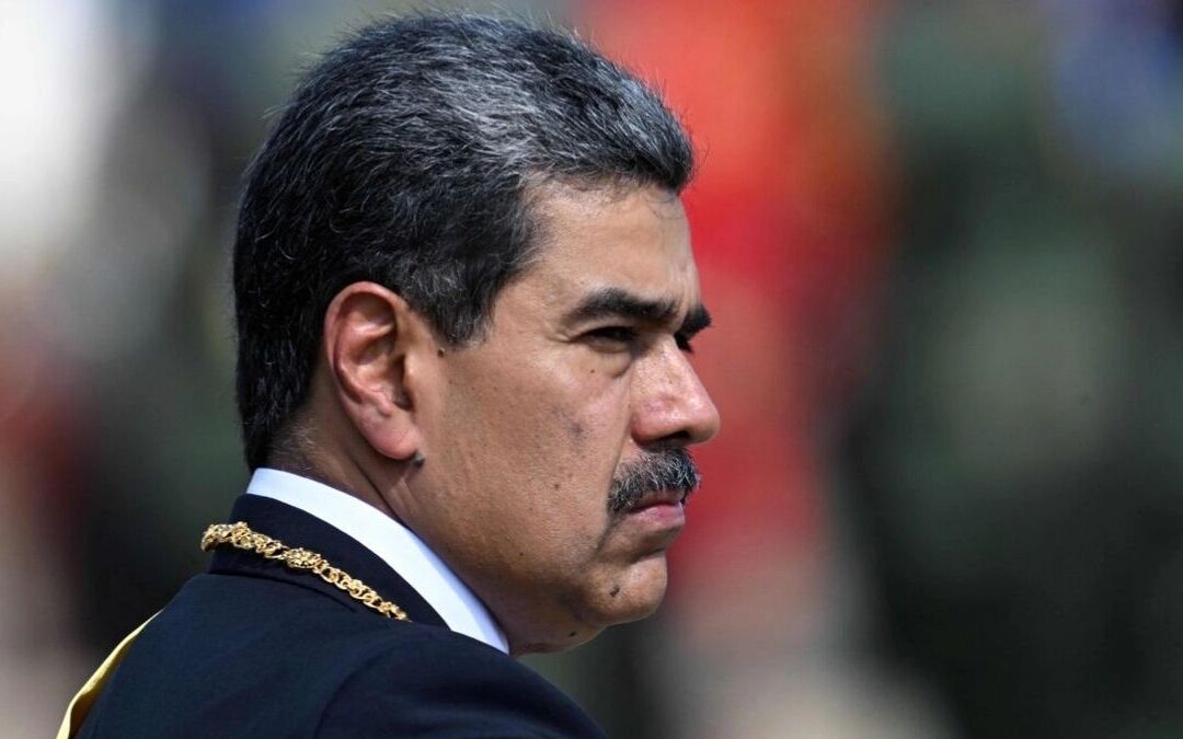 Donald Trump Muestra Imagen Impactante de Nicolás Maduro Tras Ataque de EE. UU. a Venezuela