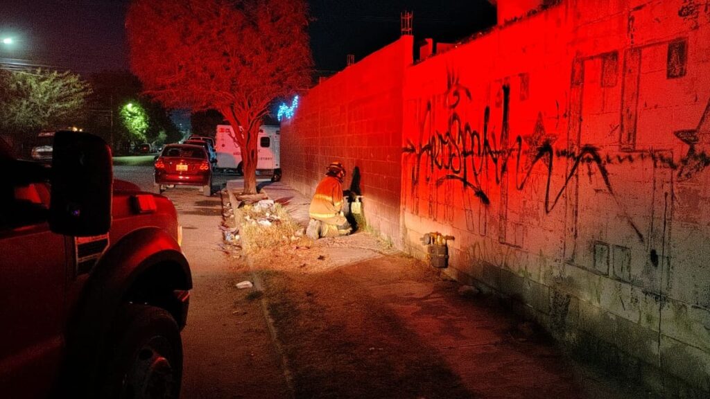 Incendio en Torreón: Hombre Causa Caos al Atacar Medidores de Gas y Vehículos