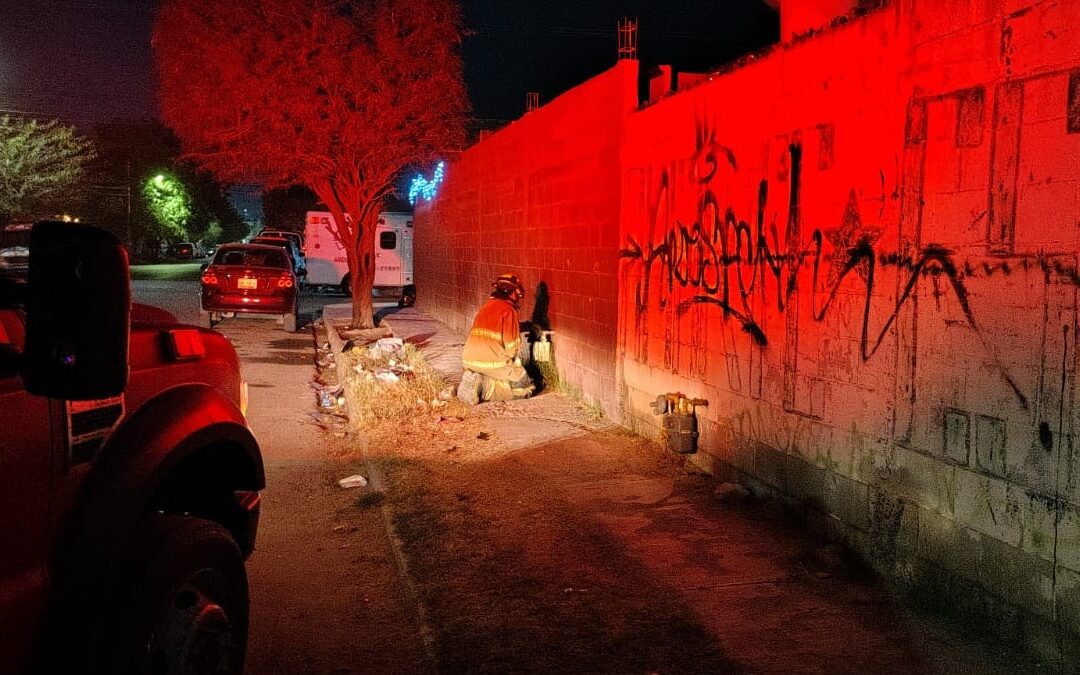 Incendio en Torreón: Hombre Causa Caos al Atacar Medidores de Gas y Vehículos