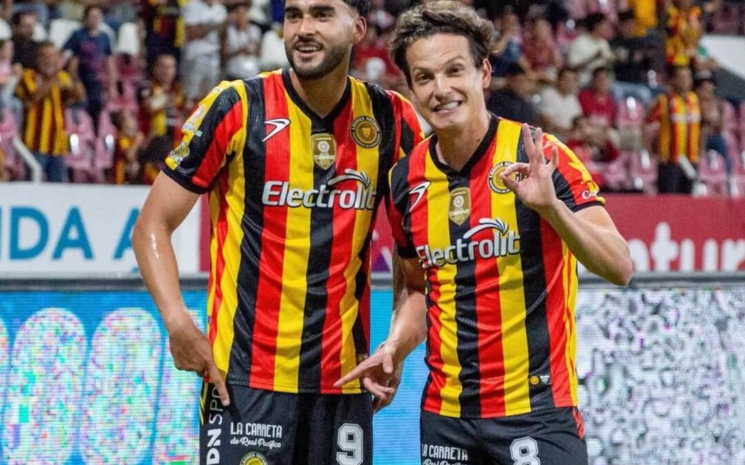 Impactante lesión de Carlos Fierro en el partido UDG vs Rayados | Detalles y VIDEO