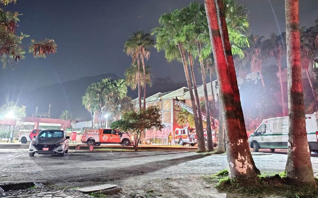 Movilización en Monterrey: Joven causa alarma al escalar la clínica 26 del IMSS