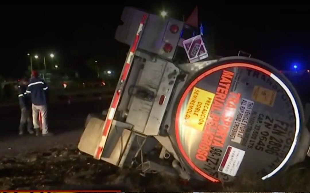 Accidente Vial: Volcadura de Pipa con Diésel en Lerdo Activa a Cuerpos de Emergencia