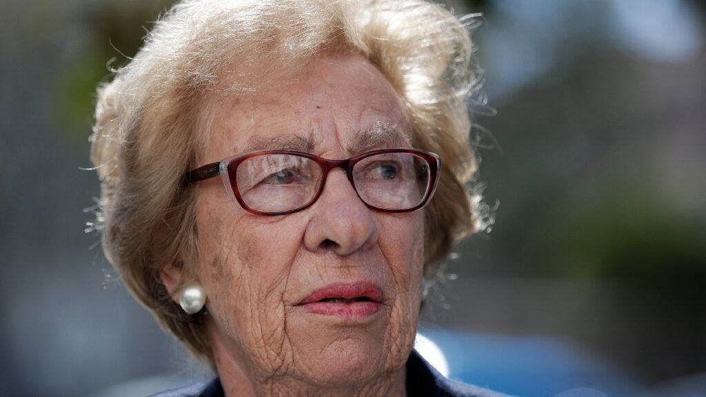 Eva Schloss, sobreviviente de Auschwitz y hermanastra de Ana Frank, muere a los 96 años