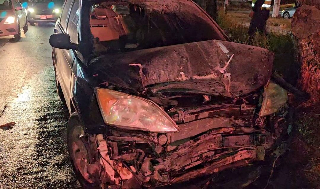 Accidente Automovilístico en Tonalá Causa Incendio de Camioneta Tras Choque Espectacular
