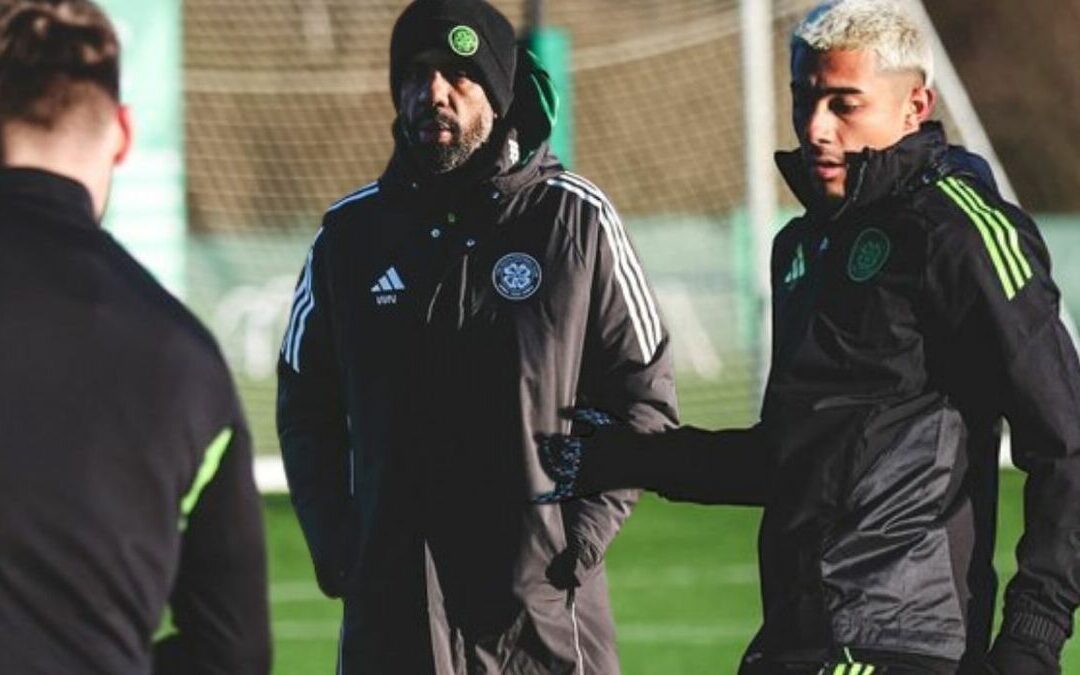 Julián Araujo Brilla en su Debut con el Celtic Tras el Despido de su Técnico