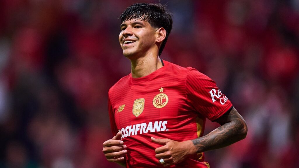 Robert Morales Entrena con Normalidad en Toluca a Pesar de la ‘Novela’ que Lo Rodea