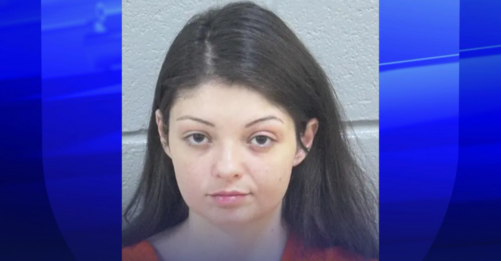 Arresto en Midland: mujer acusada de asalto agravado con un cuchillo contra su madre