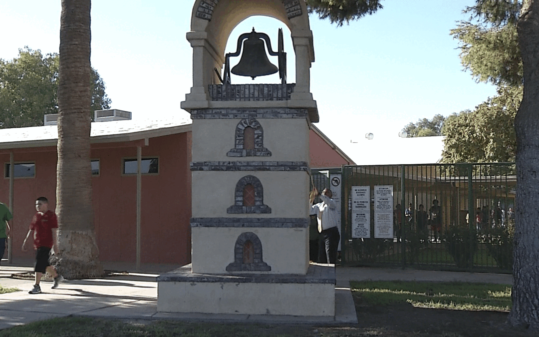 Moho Negro en Escuela Primaria John Kelly: Demandas Contra el Distrito Escolar de Thermal