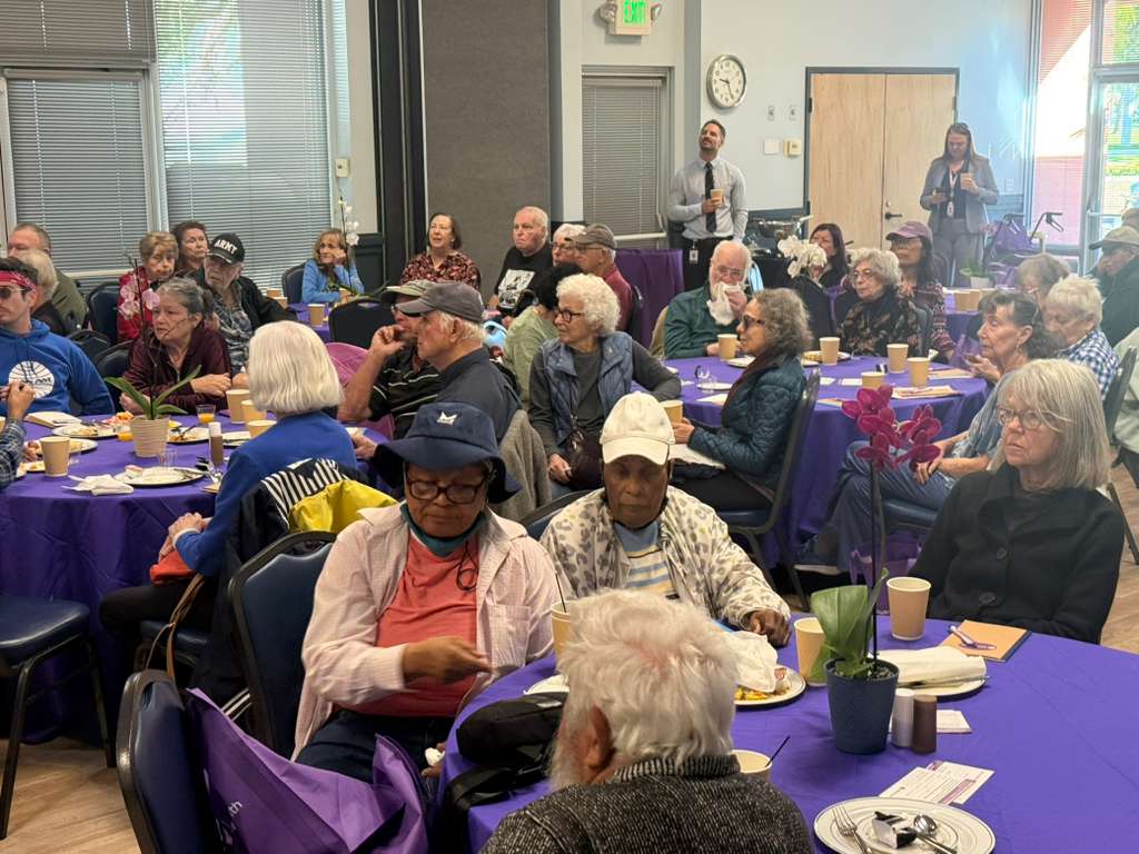 La Soledad en Adultos Mayores: Un Desafío Creciente en el Valle de Coachella