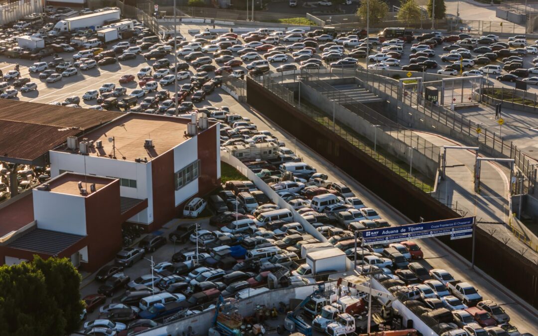 El Chaparral: Madrinas Moverán Miles de Vehículos Decomisados para Desbloquear el Paso Fronterizo