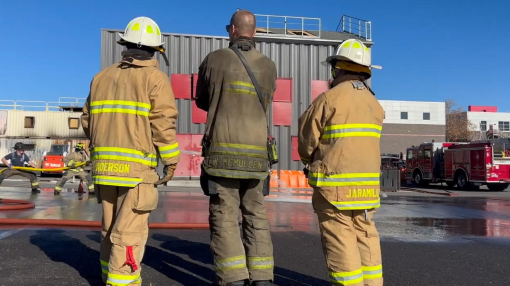 Albuquerque fortalece capacitación de bomberos con fuego controlado
