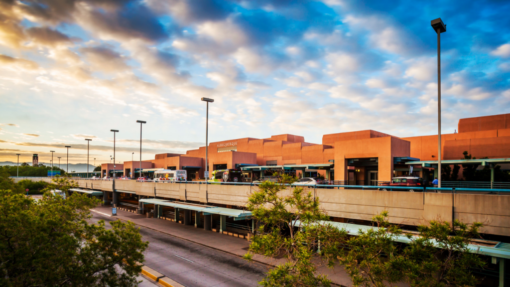 Reanudan operaciones en el Sunport de Albuquerque tras orden de resguardo