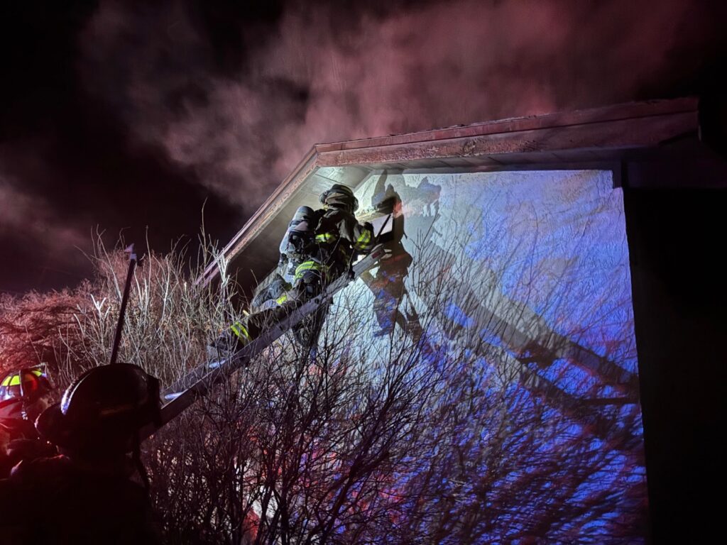 Incendios consecutivos afectan vivienda abandonada en Bataan Memorial en Las Cruces