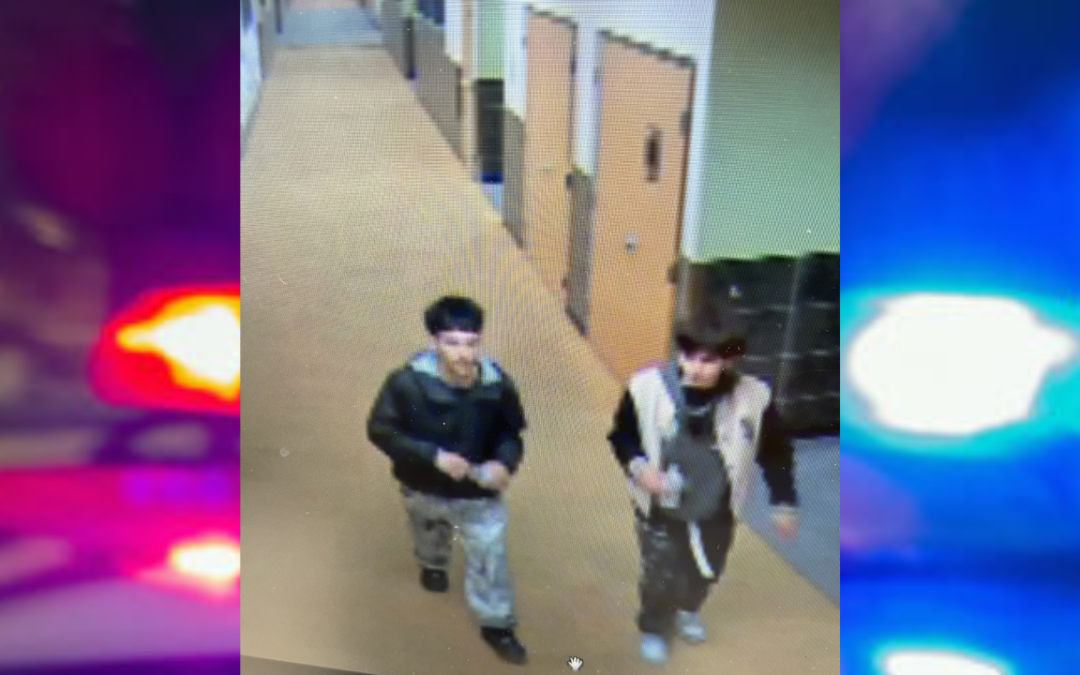 Policía de Los Lunas busca a dos sospechosos por vandalismo en preparatoria