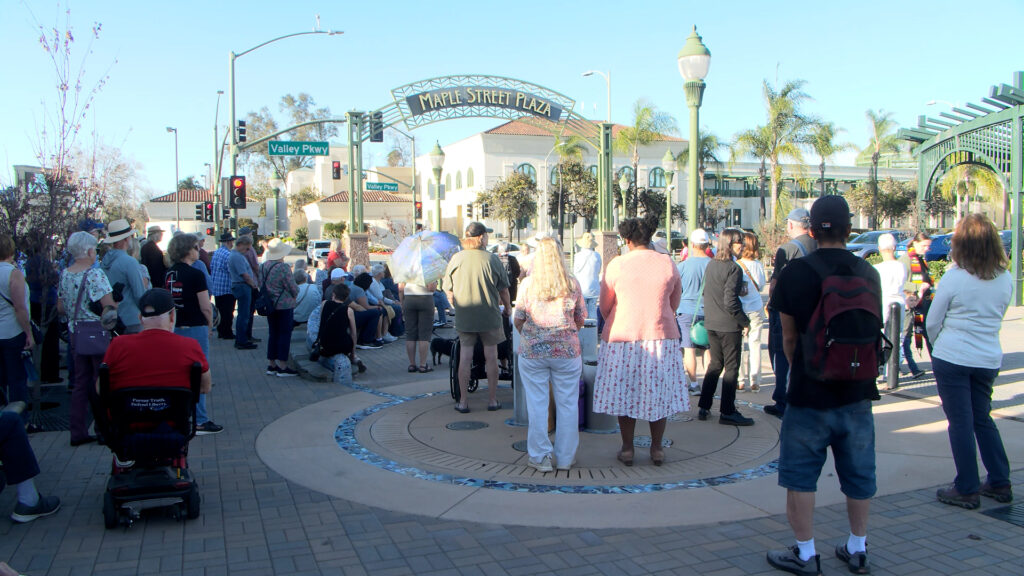 Vigilia por la paz en Escondido ante el temor por redadas migratorias