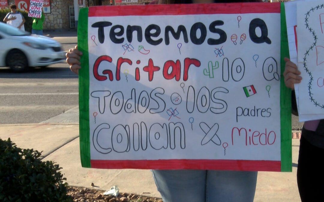 Manifestación de Estudiantes de la Preparatoria Irvin a Favor de los Migrantes