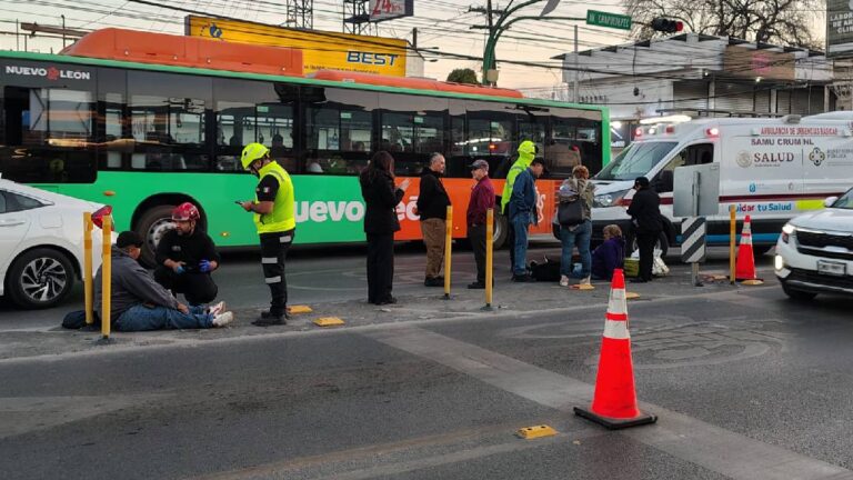 Accidente en Chapultepec: Atropellan a Mujer y su Sobrino al Bajar de un Camión en Monterrey