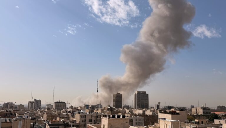 Bombardeo a Irán: Estados Unidos e Israel Intensifican Tensión Internacional