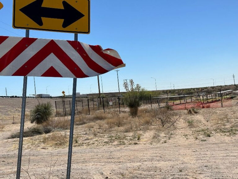 Policía de NMSU elabora orden de arresto por choque que dejó tres heridos