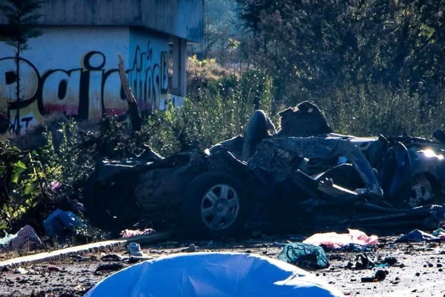 Choque Múltiple En Michoacán: Tráiler Sin Frenos Deja 5 Muertos Y 10 ...